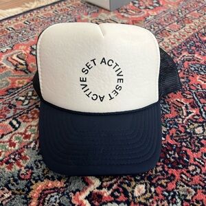 SET active trucker hat